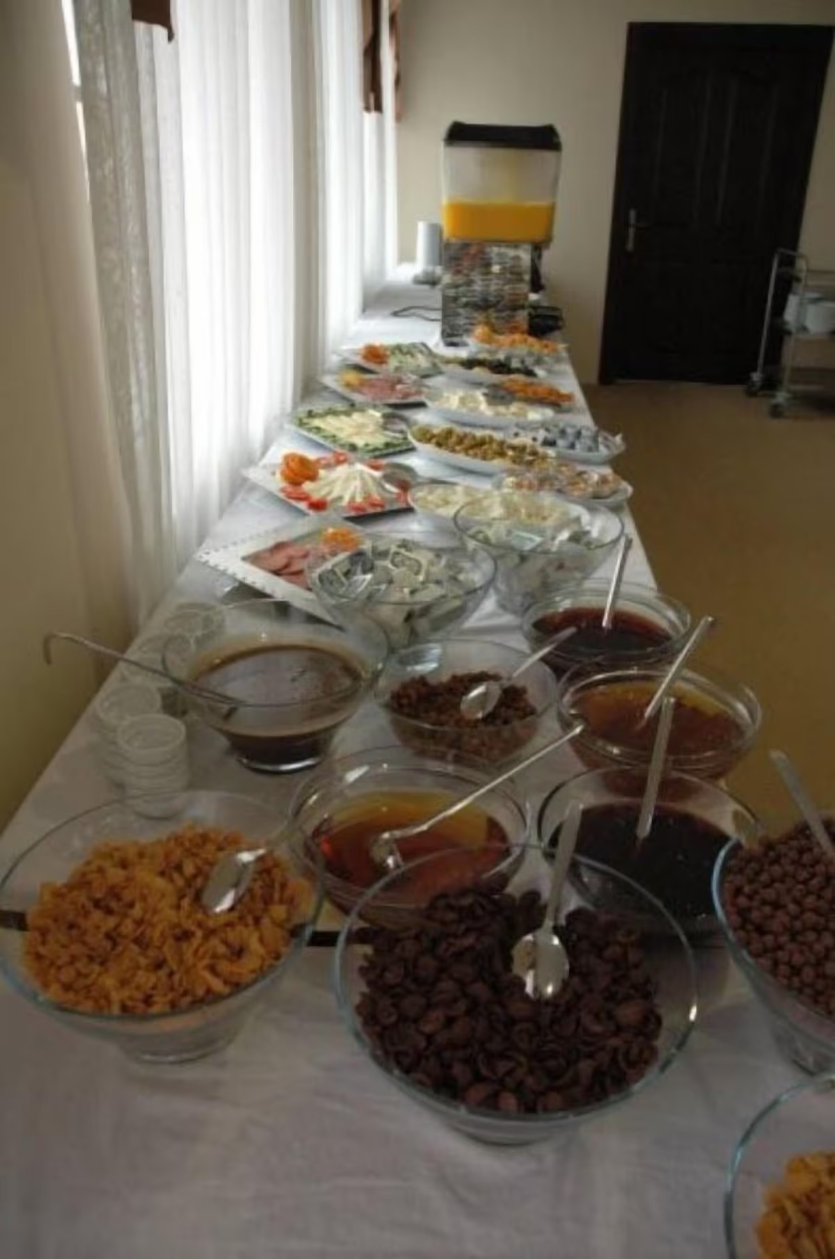 Grand Adanus Hotel kahvaltı büfesi