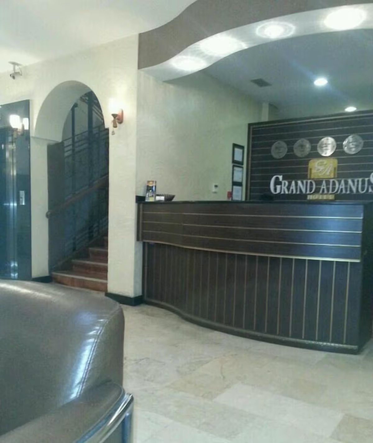 Grand Adanus Hotel resepsiyon alanı