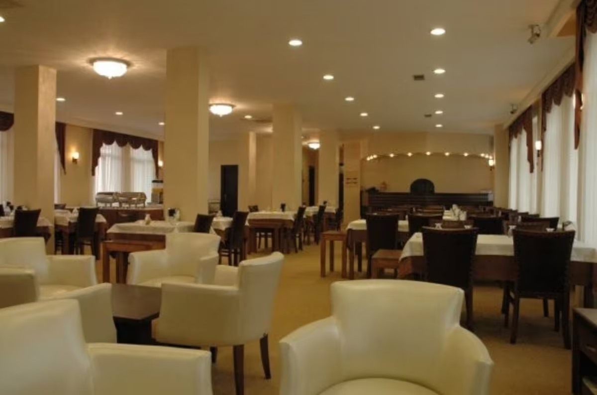 Grand Adanus Hotel restoran dinlenme alanı